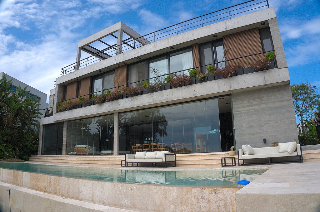 Puertas y Ventanas de PVC aberturas con perfiles REHAU Negro Nordelta